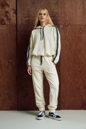 Костюм з лампасами