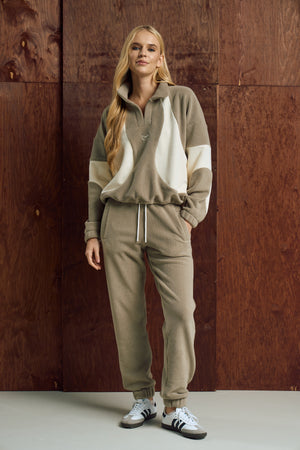 Флісовий костюм з вишивкою