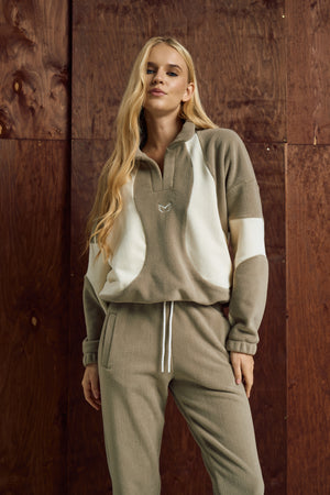 Флісовий костюм з вишивкою