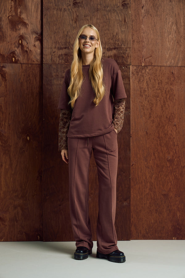 Костюм з мереживними рукавами