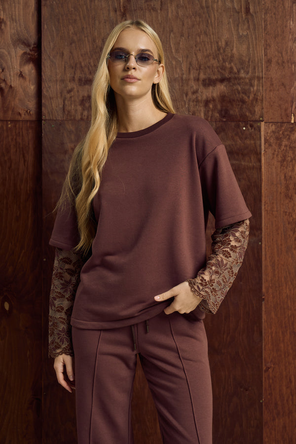 Костюм з мереживними рукавами